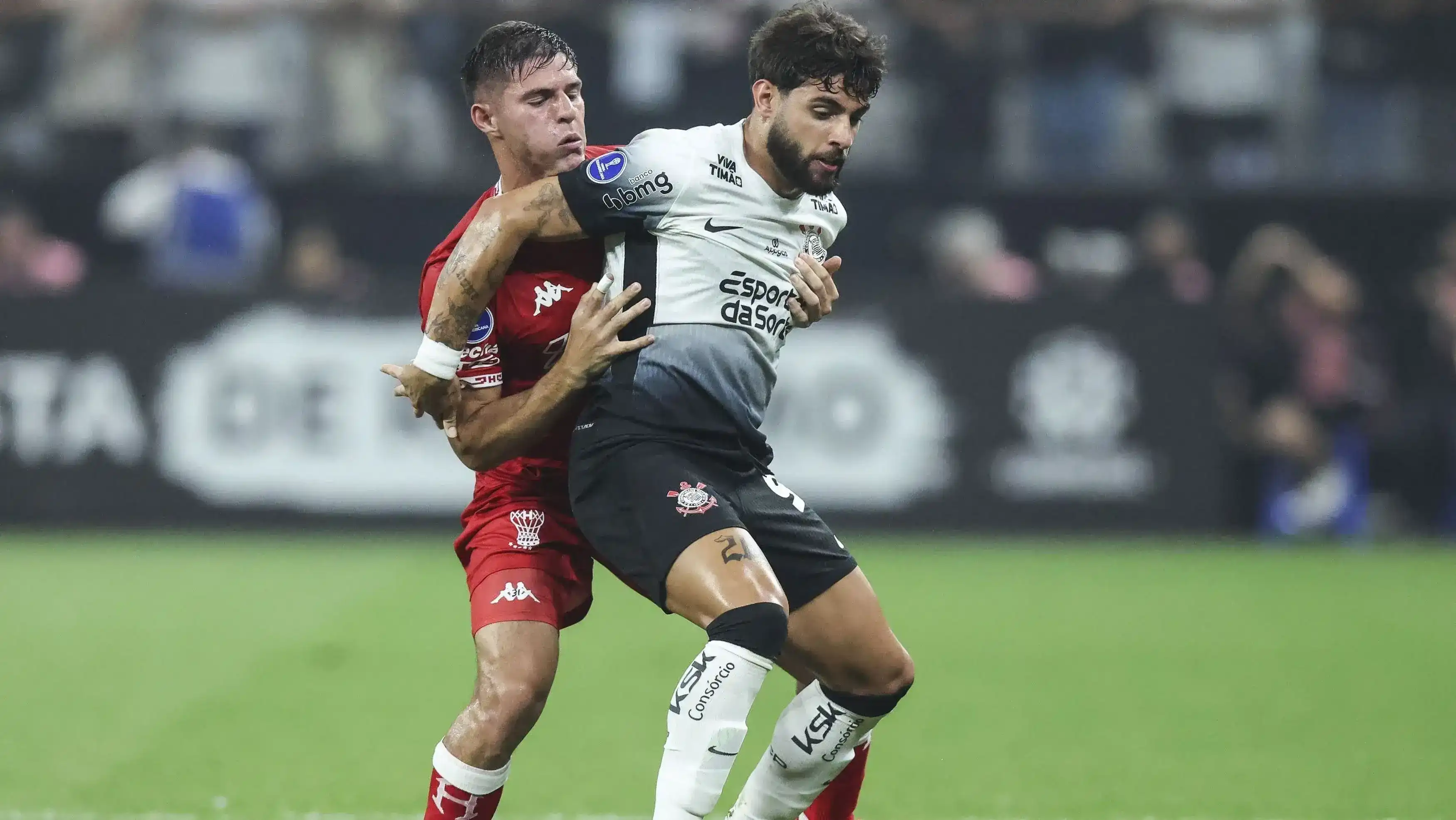 Bagaimana Peraduan Berfungsi dalam Sukan Bola Sepak?