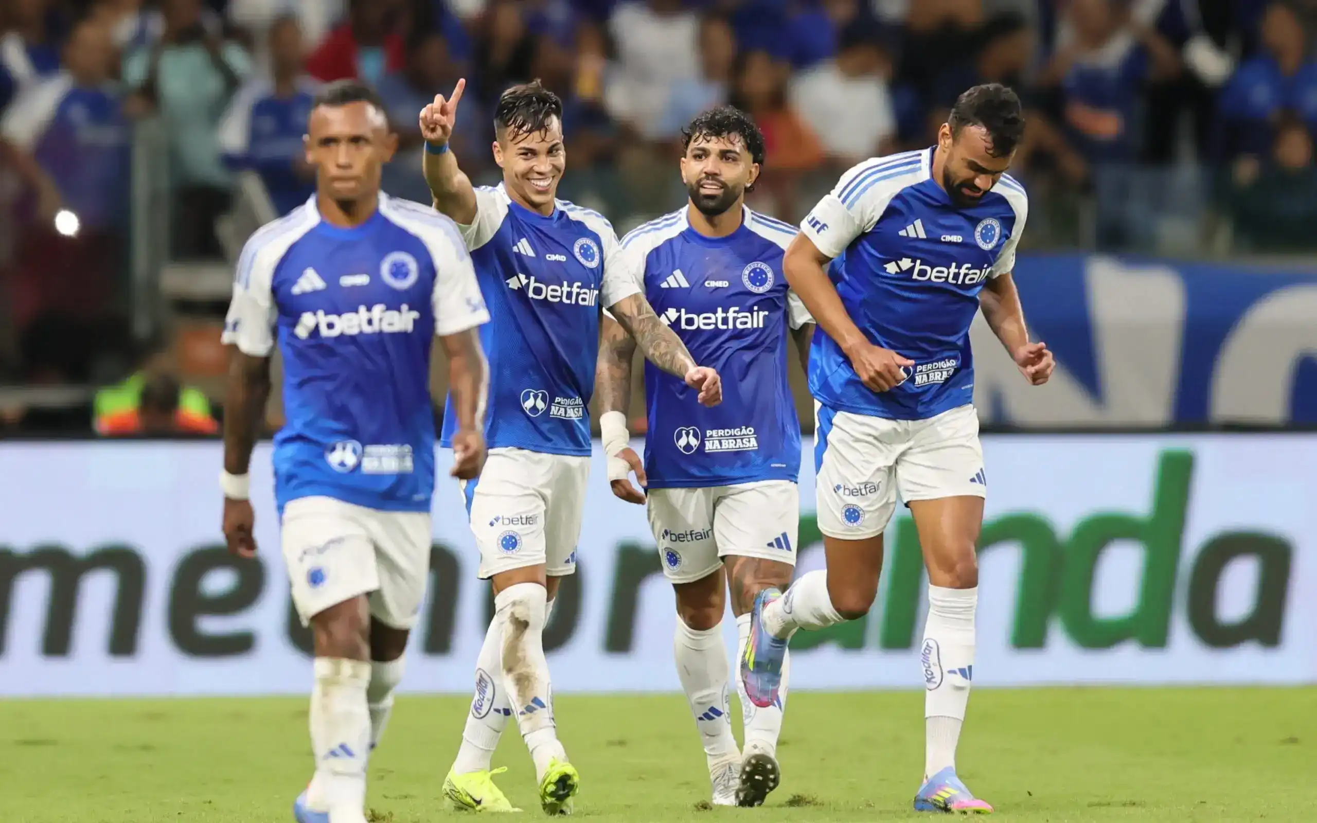 Bagaimana Peraduan Bola Sepak Berfungsi?